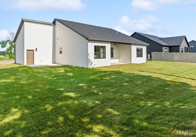 Photo 3 of Single family home for sale at 581 Tea Olive Blvd, O'fallon, IL 62269 | MLS# MIS26045282 | Listing updated on 2026-09-23