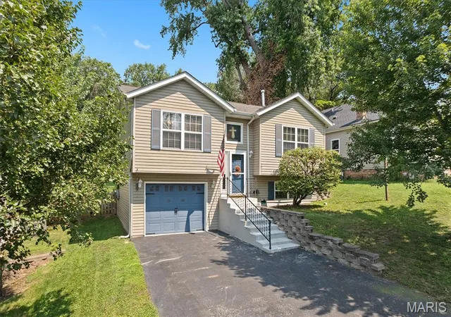 2nd image of 1011 Vine St, Collinsville, IL 62234 | MLS# MIS26045293