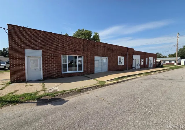 Photo 1 of Multi family home for sale at 200 N Washington St, Kahoka, MO 63445 | MLS# MIS26045295 | Listing updated on 2026-10-06