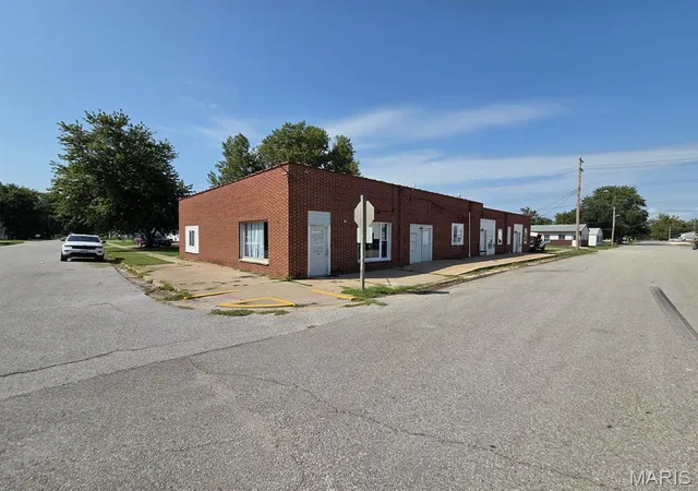 Photo 3 of Multi family home for sale at 200 N Washington St, Kahoka, MO 63445 | MLS# MIS26045295 | Listing updated on 2026-10-06