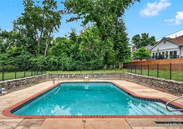 3rd image of 9860 Bridle Trail Ln, Saint Louis, MO 63128 | MLS# MIS26045304