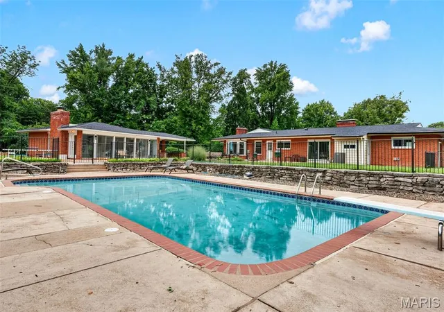 4th image of 9860 Bridle Trail Ln, Saint Louis, MO 63128 | MLS# MIS26045304