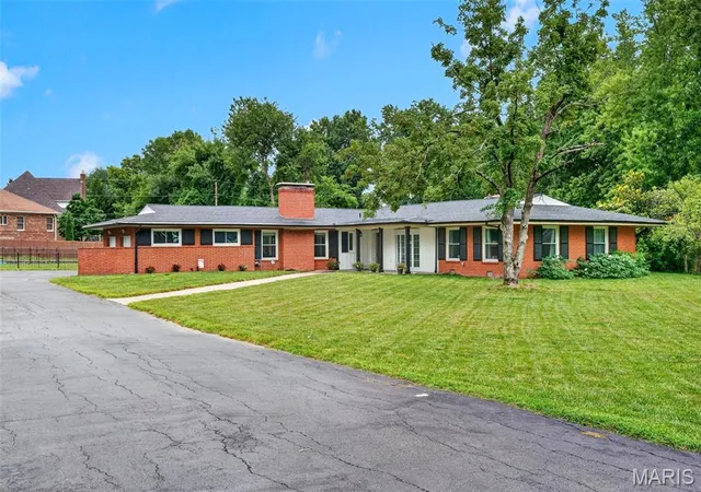 5th image of 9860 Bridle Trail Ln, Saint Louis, MO 63128 | MLS# MIS26045304