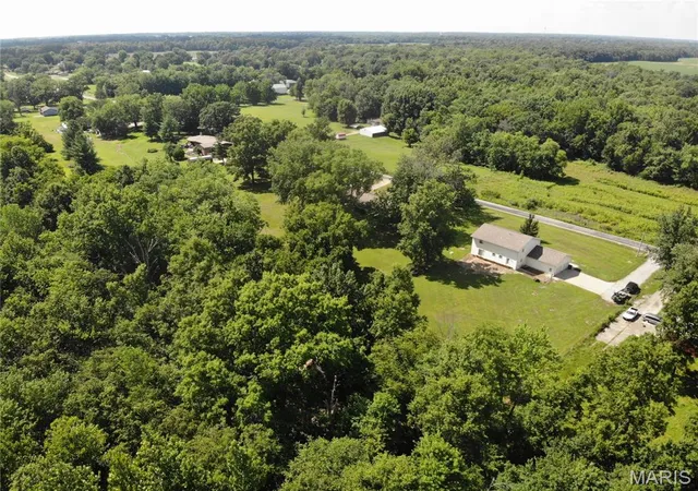 Photo 4 of Sale Pending at 4992 Cross Rd, Salem, IL 62881 | MLS# MIS26045310 | Listing updated on 2026-08-27