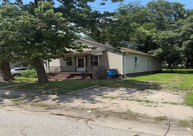 Photo 1 of Single family home for sale at 2511 E 23rd St, Granite City, IL 62040 | MLS# MIS26045319 | Listing updated on 2026-07-31