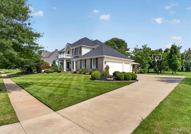 Photo 2 of Sale Pending at 14814 Straub Hill Ln, Chesterfield, MO 63017 | MLS# MIS26045330 | Listing updated on 2026-08-23