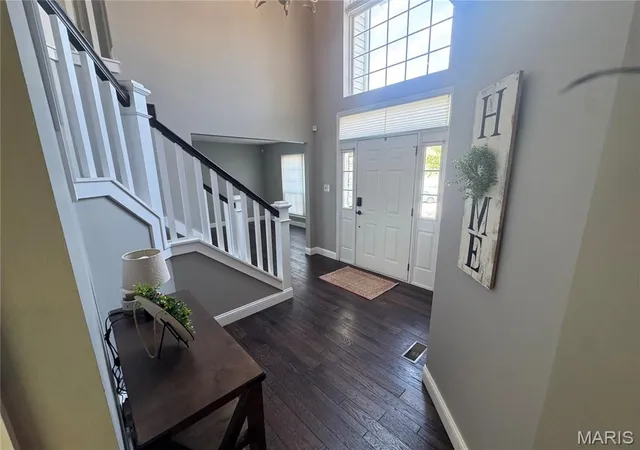 Photo 2 of Sale Pending at 469 Coventry Trail Ln, Maryland Heights, MO 63043 | MLS# MIS26045391 | Listing updated on 2026-08-05