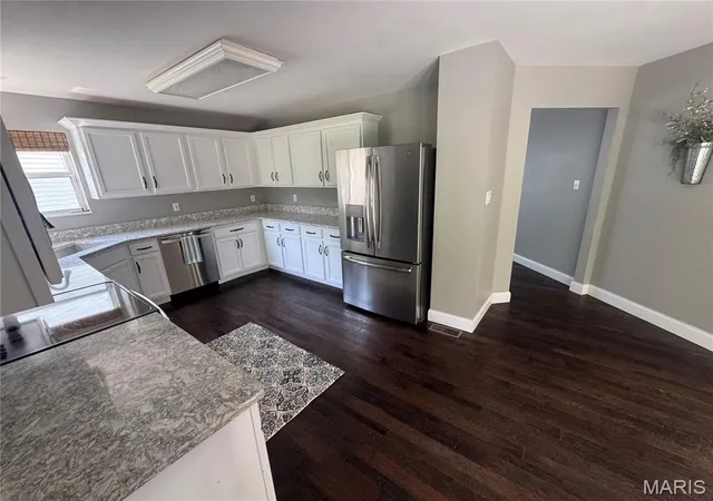 Photo 3 of Sale Pending at 469 Coventry Trail Ln, Maryland Heights, MO 63043 | MLS# MIS26045391 | Listing updated on 2026-08-05