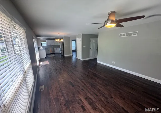 Photo 3 of Sale Pending at 469 Coventry Trail Ln, Maryland Heights, MO 63043 | MLS# MIS26045391 | Listing updated on 2026-08-05