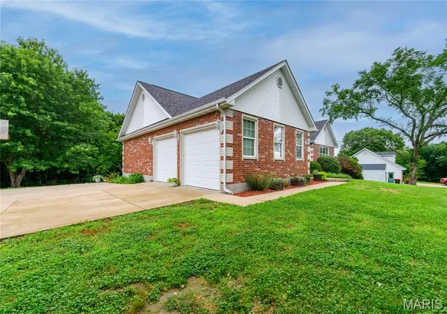 3rd image of 24025 Stable Ln, Waynesville, MO 65583 | MLS# MIS26045400