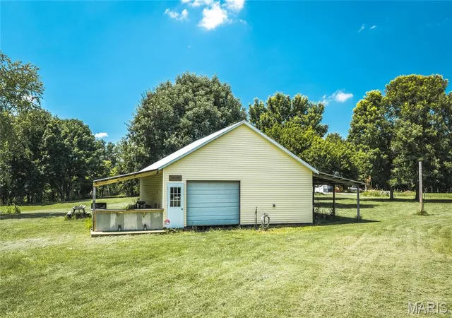 Photo 3 of Sale Pending at 90 Turkey Ln, Irving, IL 62051 | MLS# MIS26045409 | Listing updated on 2026-09-01