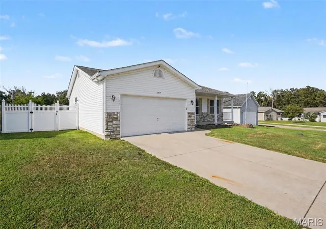 3rd image of 6017 Cross Pointe Dr, Cedar Hill, MO 63016 | MLS# MIS26045429