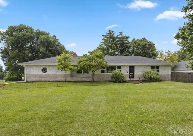 Photo 1 of Sale Pending at 504 Wren Ave, Manchester, MO 63021 | MLS# MIS26045430 | Listing updated on 2026-09-01