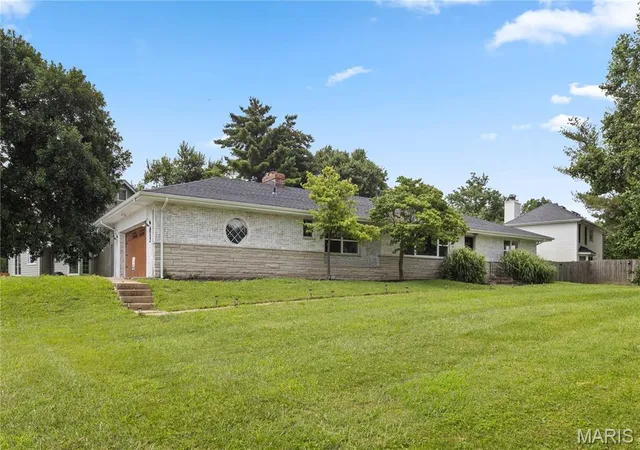 Photo 2 of Sale Pending at 504 Wren Ave, Manchester, MO 63021 | MLS# MIS26045430 | Listing updated on 2026-09-01
