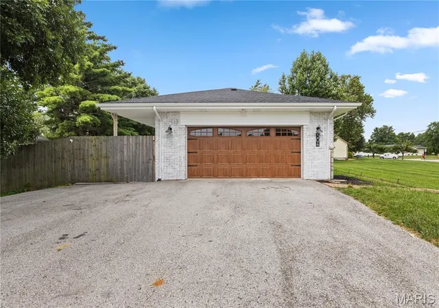 Photo 3 of Sale Pending at 504 Wren Ave, Manchester, MO 63021 | MLS# MIS26045430 | Listing updated on 2026-09-01