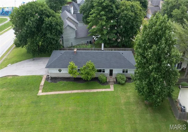 Photo 3 of Sale Pending at 504 Wren Ave, Manchester, MO 63021 | MLS# MIS26045430 | Listing updated on 2026-09-01
