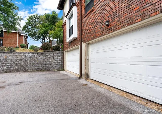 Listing Photo 5 - Condo for sale in building located at 917 Claytonbrook Dr, Ballwin, MO 63011 - Unit #1