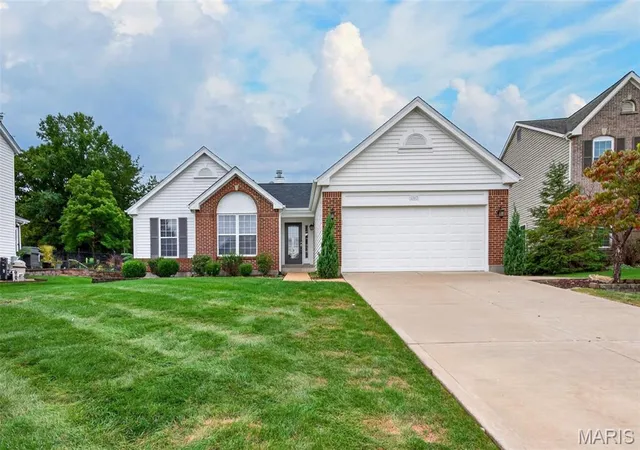 Photo 3 of Single family home for sale at 1563 Englebrook Dr, Wildwood, MO 63011 | MLS# MIS26045492 | Listing updated on 2026-10-17