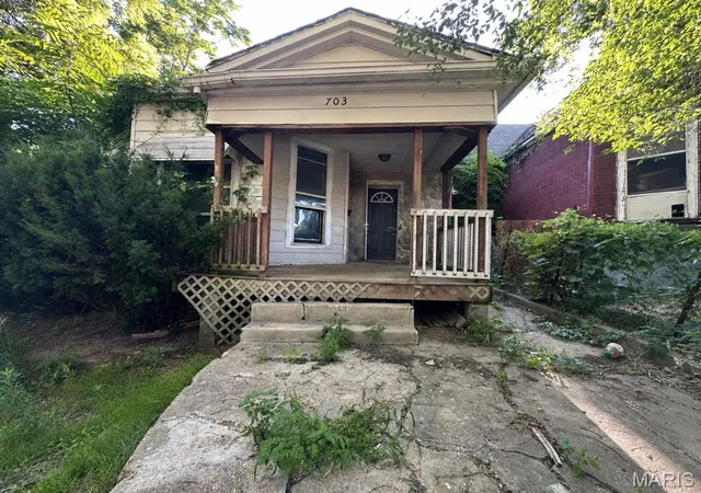 1st image of 703 Walnut St, Hannibal, MO 63401 | MLS# MIS26045508