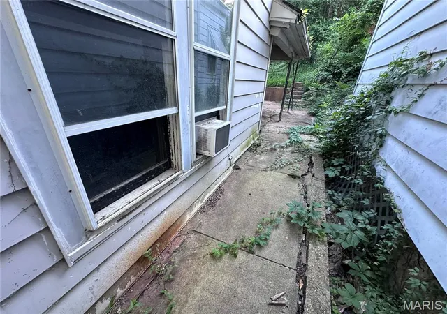 3rd image of 703 Walnut St, Hannibal, MO 63401 | MLS# MIS26045508
