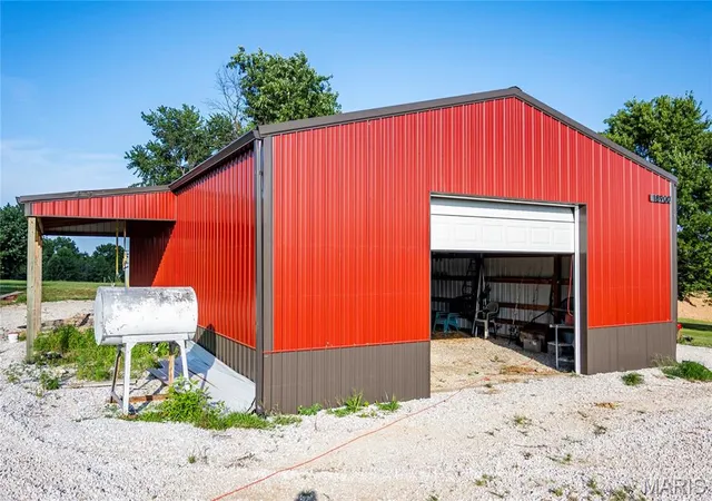 Photo 4 of House for sale at 18900 Monroe Road 451, Paris, MO 65275 | MLS# MIS26045509 | Listing updated on 2026-07-22