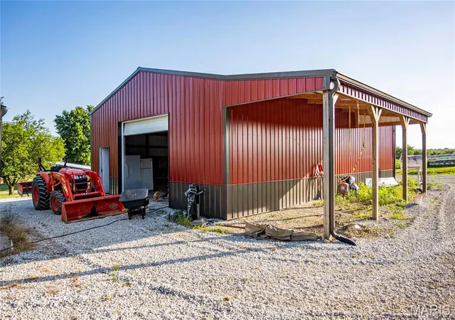 Photo 5 of House for sale at 18900 Monroe Road 451, Paris, MO 65275 | MLS# MIS26045509 | Listing updated on 2026-07-22