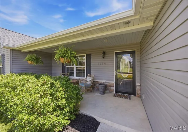 Photo 3 of Single family home for sale at 1004 Wolf Creek Dr, Farmington, MO 63640 | MLS# MIS26045510 | Listing updated on 2026-08-15