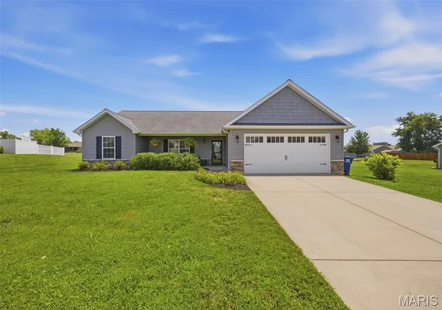 Photo 4 of Single family home for sale at 1004 Wolf Creek Dr, Farmington, MO 63640 | MLS# MIS26045510 | Listing updated on 2026-08-15