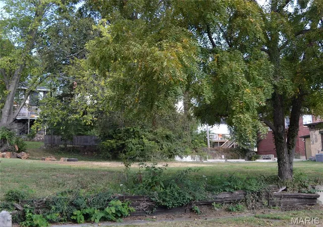 2nd image of 1008 Center St, Hannibal, MO 63401 | MLS# MIS26045531