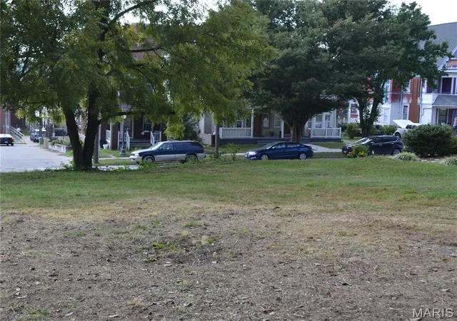 3rd image of 1008 Center St, Hannibal, MO 63401 | MLS# MIS26045531