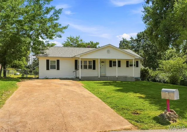 2nd image of 5428 Terry Dr, High Ridge, MO 63049 | MLS# MIS26045564