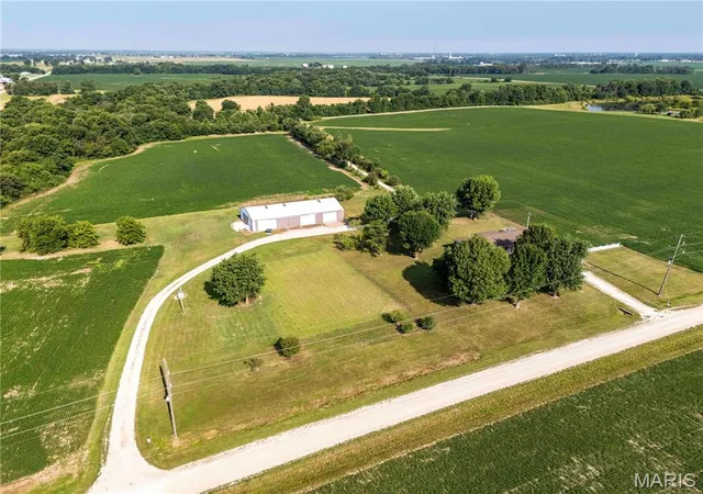 Photo 2 of Sale Pending at 3851 Audrain Road 581, Vandalia, MO 63382 | MLS# MIS26045578 | Listing updated on 2026-08-26