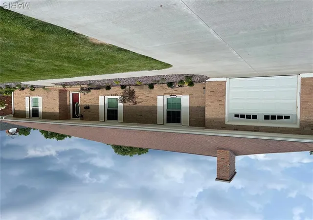 2nd image of 1310 Country Club Dr, Hannibal, MO 63401 | MLS# MIS26045588