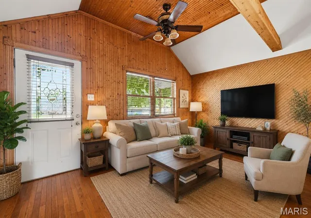 Photo 3 of Sale Pending at 5320 Staely Ave, Saint Louis, MO 63123 | MLS# MIS26045590 | Listing updated on 2026-08-27
