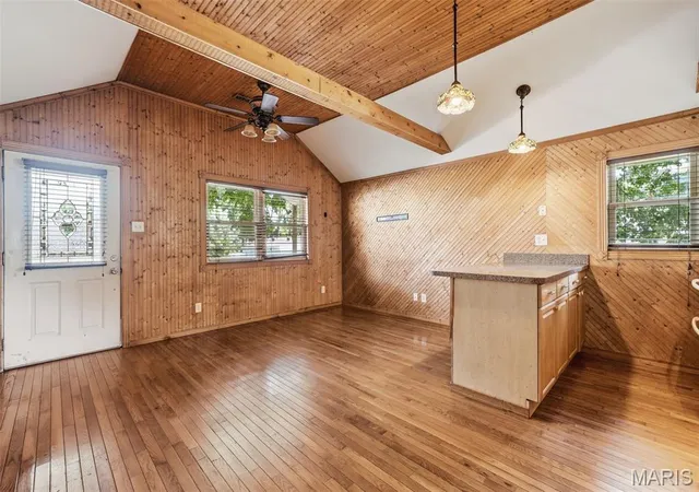Photo 4 of Sale Pending at 5320 Staely Ave, Saint Louis, MO 63123 | MLS# MIS26045590 | Listing updated on 2026-08-27