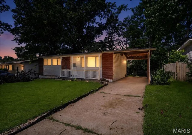 Photo 1 of Single family home for sale at 10223 Reba Dr, St Louis, MO 63136 | MLS# MIS26045595 | Listing updated on 2026-10-23