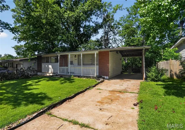 Photo 1 of Single family home for sale at 10223 Reba Dr, St Louis, MO 63136 | MLS# MIS26045595 | Listing updated on 2026-10-23