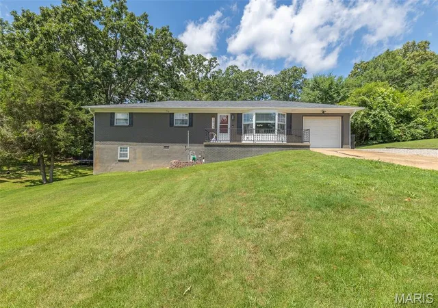 Photo 1 of Sale Pending at 2519 W Avondale St, Poplar Bluff, MO 63901 | MLS# MIS26045603 | Listing updated on 2026-08-26