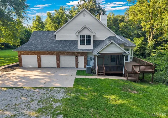 Photo 3 of Sale Pending at 8026 Goshen Road, Edwardsville, IL 62025 | MLS# MIS26045628 | Listing updated on 2026-09-29