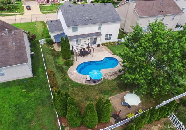 Photo 3 of Sale Pending at 3874 Scarlet Oak Dr, House Springs, MO 63051 | MLS# MIS26045635 | Listing updated on 2026-08-20