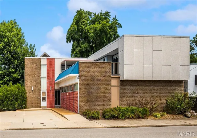 Photo 1 of Single family home for sale at 100 Mascoutah Ave, Belleville, IL 62220 | MLS# MIS26045642 | Listing updated on 2026-07-22
