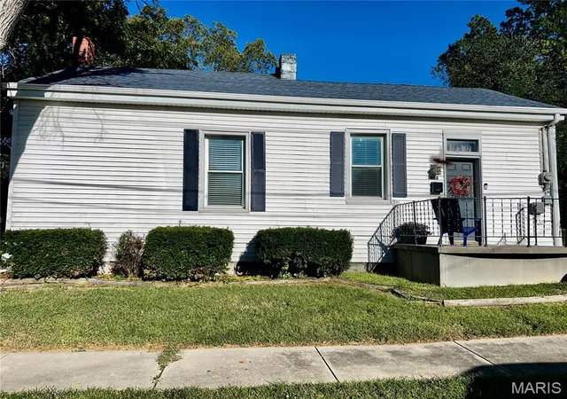 Photo 2 of Single family home for sale at 404 S Main St, Waterloo, IL 62298 | MLS# MIS26045645 | Listing updated on 2026-10-11