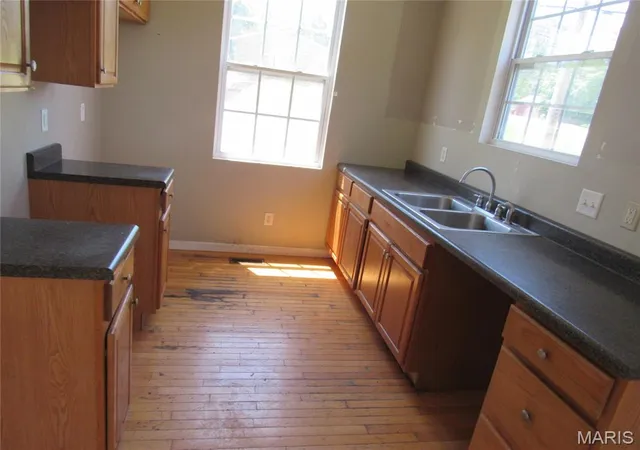 Photo 4 of Sale Pending at 2801 Calvert Ave, Saint Louis, MO 63114 | MLS# MIS26045656 | Listing updated on 2026-08-25