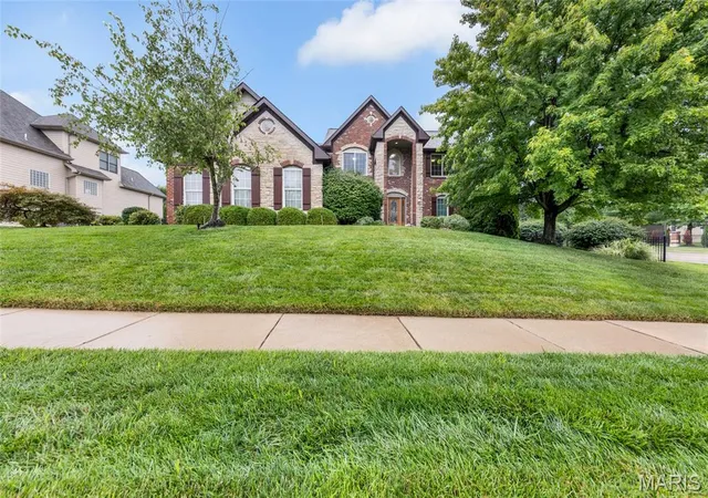 Photo 3 of Mansion for sale at 100 Sunnybrooke Estates Ct, O Fallon, MO 63368 | MLS# MIS26045657 | Listing updated on 2026-08-13