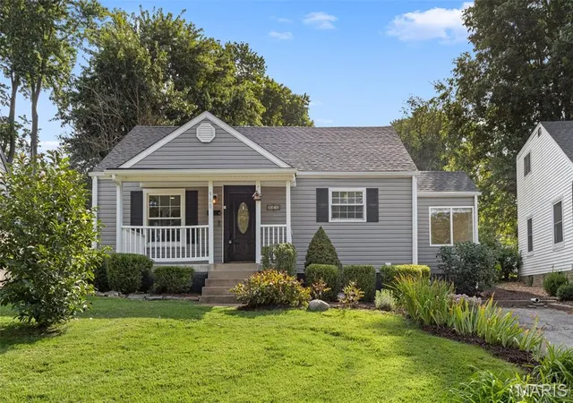 1st image of 960 Curwood Dr, Saint Louis, MO 63126 | MLS# MIS26045659