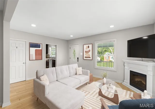 5th image of 960 Curwood Dr, Saint Louis, MO 63126 | MLS# MIS26045659