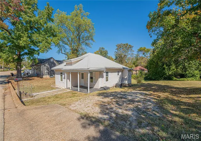 Photo 2 of Single family home for sale at 308 Field St, Park Hills, MO 63601 | MLS# MIS26045664 | Listing updated on 2026-10-09