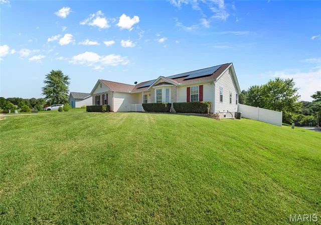 Photo 2 of Single family home for sale at 100 Willow Rdg, Valmeyer, IL 62295 | MLS# MIS26045668 | Listing updated on 2026-07-24