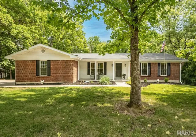 Photo 1 of Single family home for sale at 5927 Lafayette Dr, Weldon Spring, MO 63304 | MLS# MIS26045682 | Listing updated on 2026-09-14
