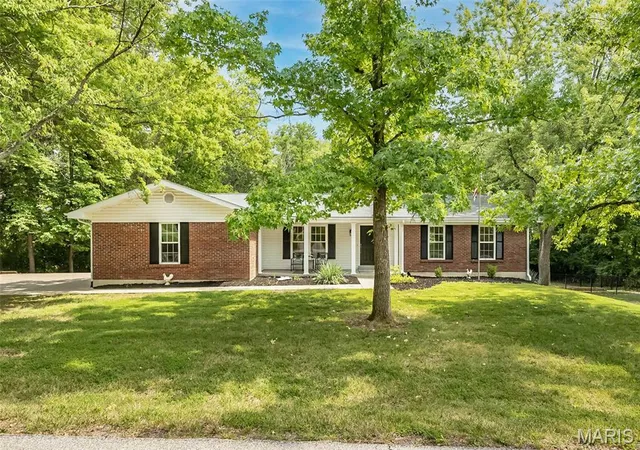 Photo 2 of Single family home for sale at 5927 Lafayette Dr, Weldon Spring, MO 63304 | MLS# MIS26045682 | Listing updated on 2026-09-14